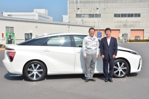 Toyota-FCHV-Wirtschaftsminister
